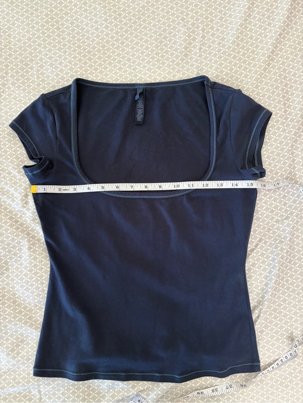 Medium SKIMS Navy Jersey Scoop Neck Short Sleeve Shirt - Picture 7 of 10